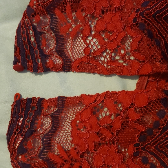 *Last Chance* Lace Crop Top - Picture 5 of 6